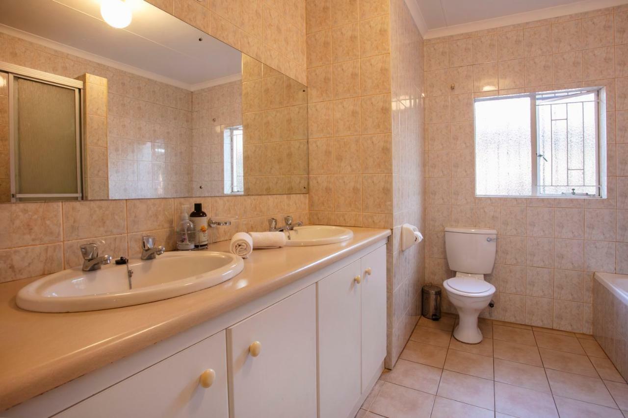 Casa di 200 m² con 1 camera Pretoria-Noord Esterno foto